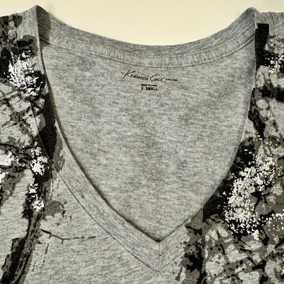 Kenneth Cole - Abstract Splash Metallic Detail Tee in Gray Silver and Black - Picture 4 of 6